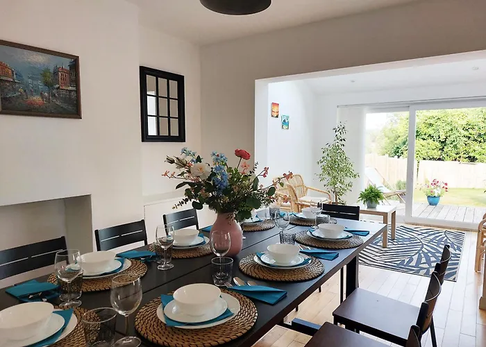 Spacious 4 Bedroom House With Garden, Close To City Centre, 2 Parking Spaces
