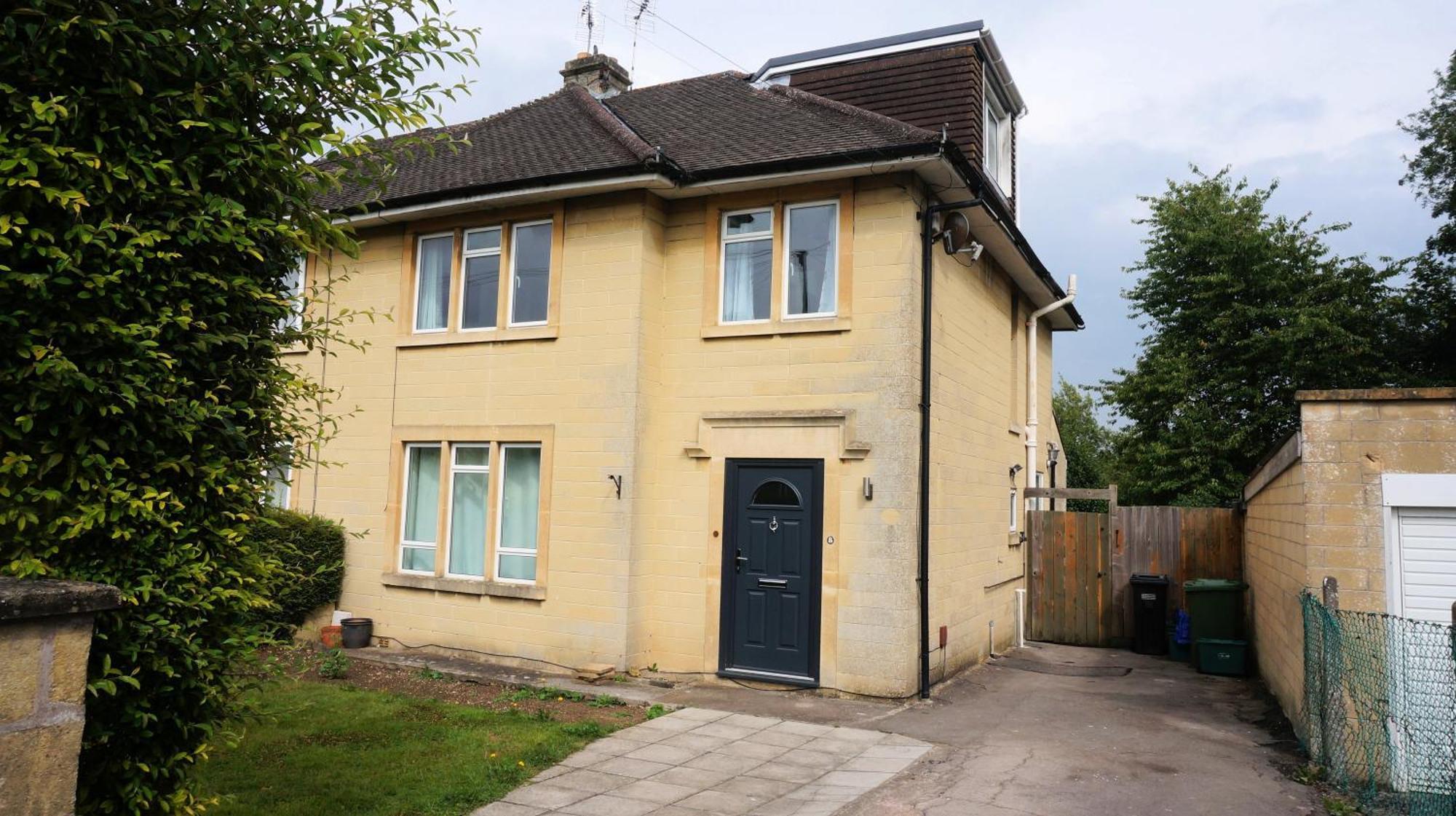 Holiday home Spacious 4 Bedroom House With Garden, Close To Centre, 2 Parking Spaces