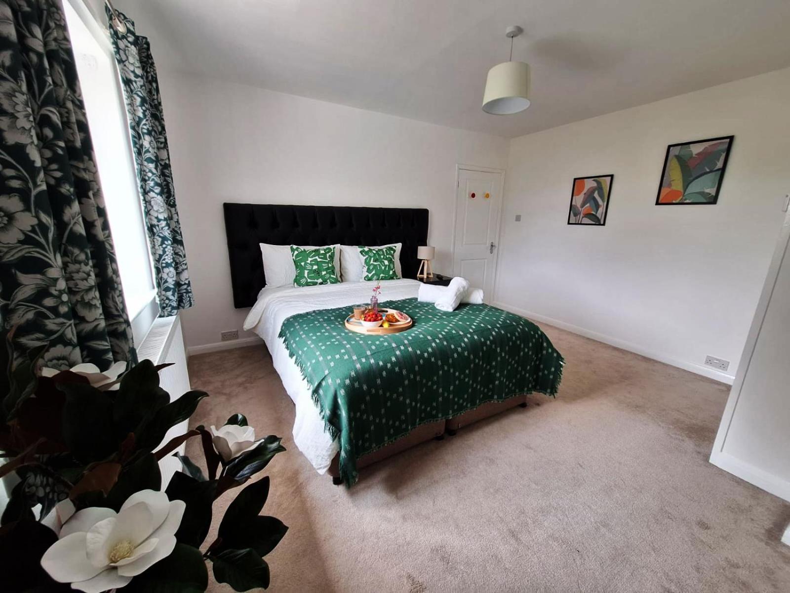 Spacious 4 Bedroom House With Garden, Close To Centre, 2 Parking Spaces Holiday home Bath