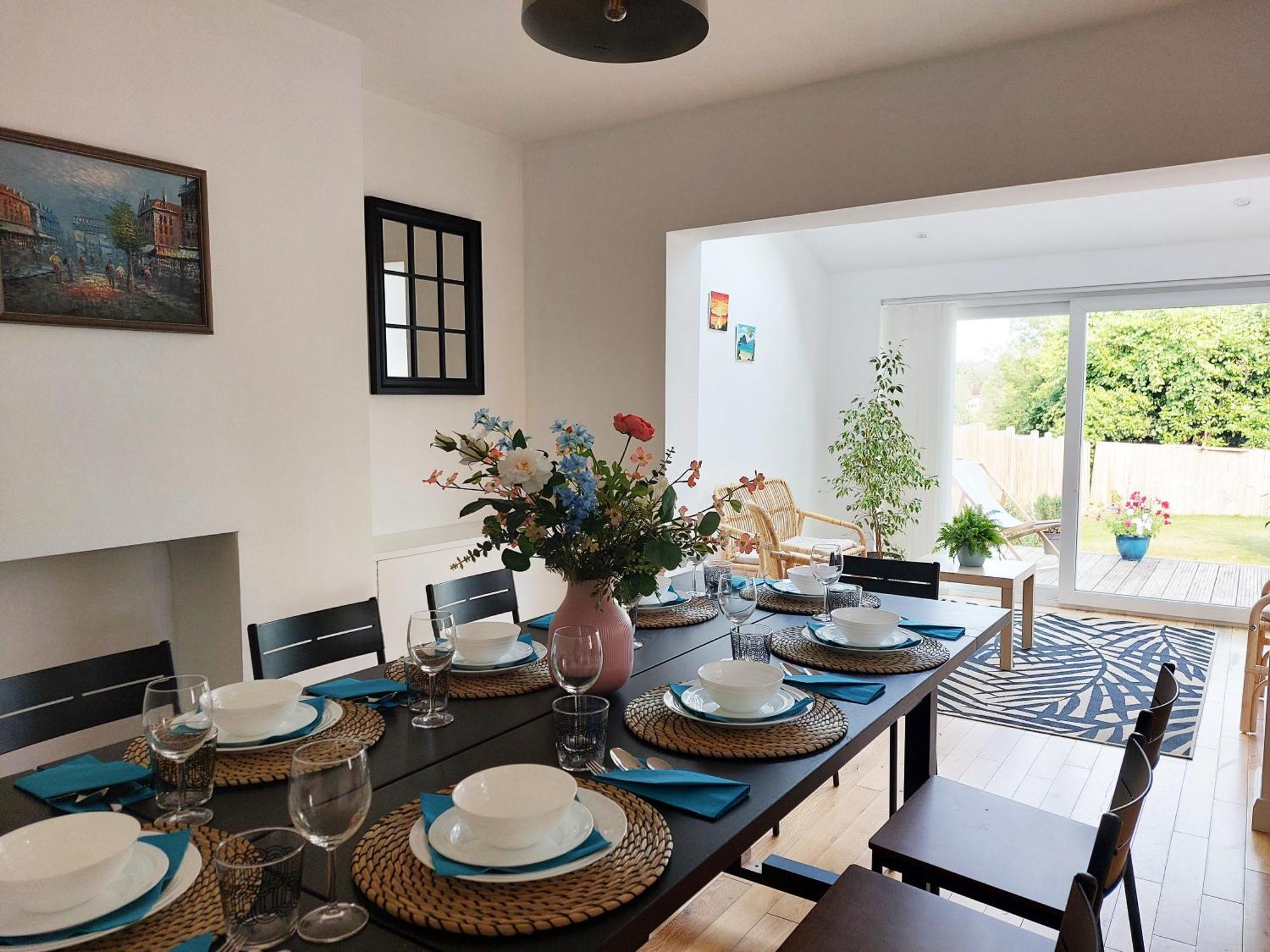 Spacious 4 Bedroom House With Garden, Close To Centre, 2 Parking Spaces Holiday home *