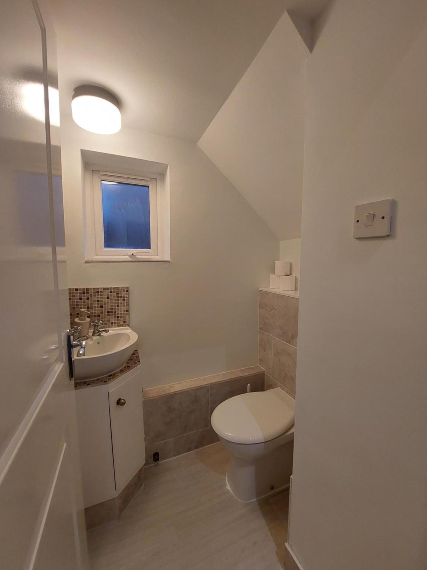 Spacious 4 Bedroom House With Garden, Close To Centre, 2 Parking Spaces Holiday home Bath